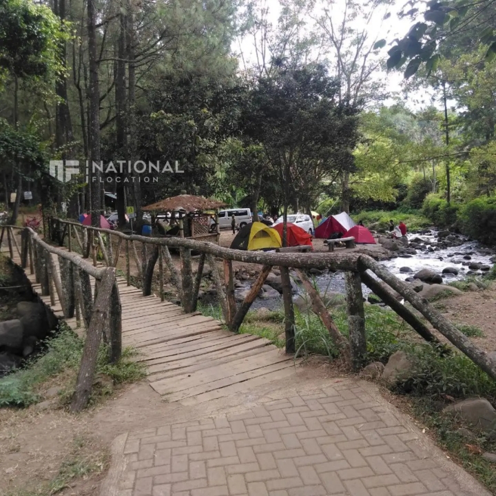 tempat wisata Malang - Bumi Perkemahan Bedengan - jembatan